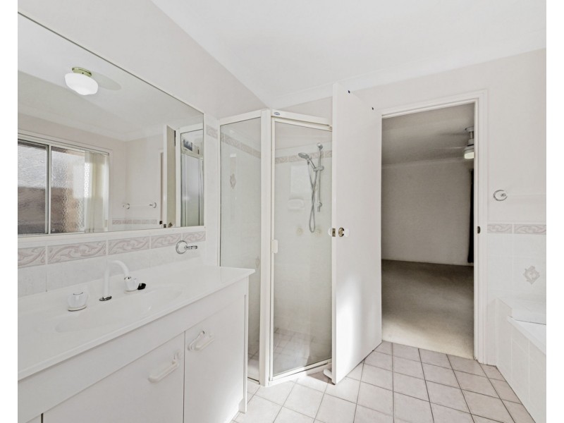 2 Sarabah Place, Forest Lake QLD 4078