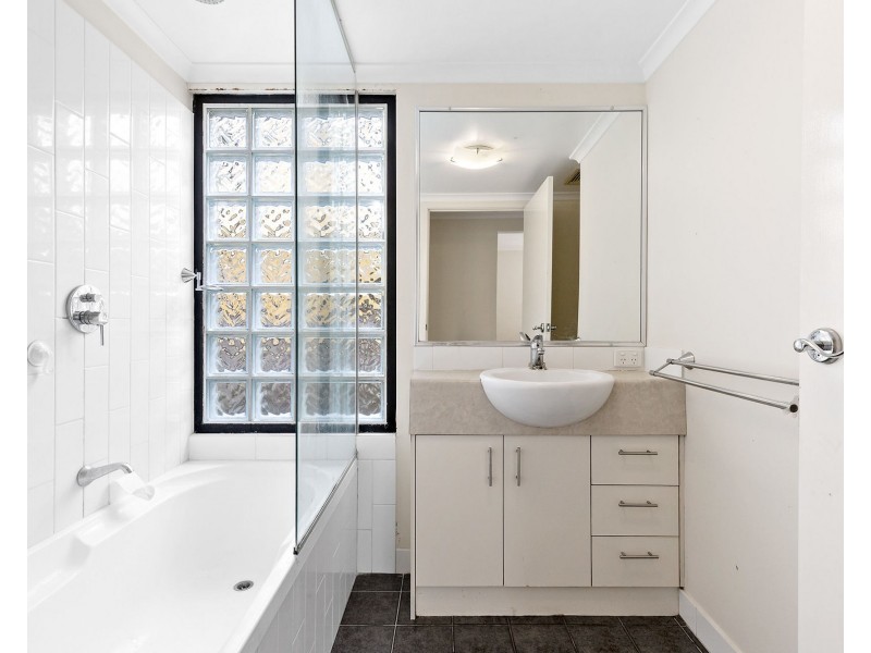 3/120 Central Avenue, Indooroopilly QLD 4068