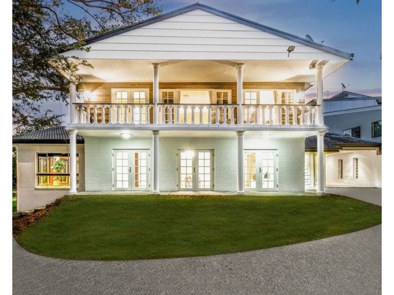 42 Scenic Road, Kenmore QLD 4069