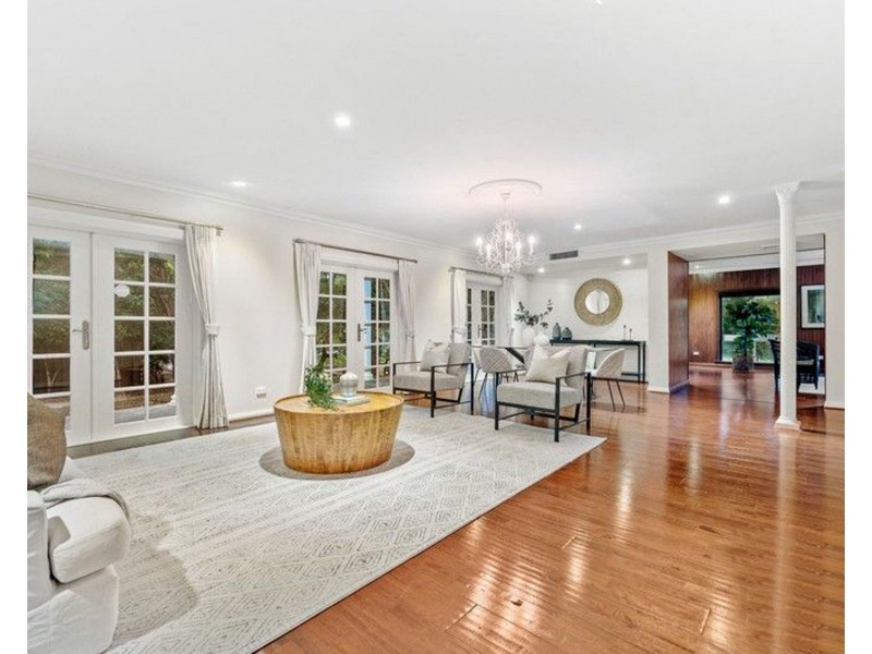 42 Scenic Road, Kenmore QLD 4069