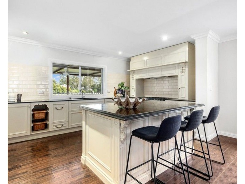 42 Scenic Road, Kenmore QLD 4069