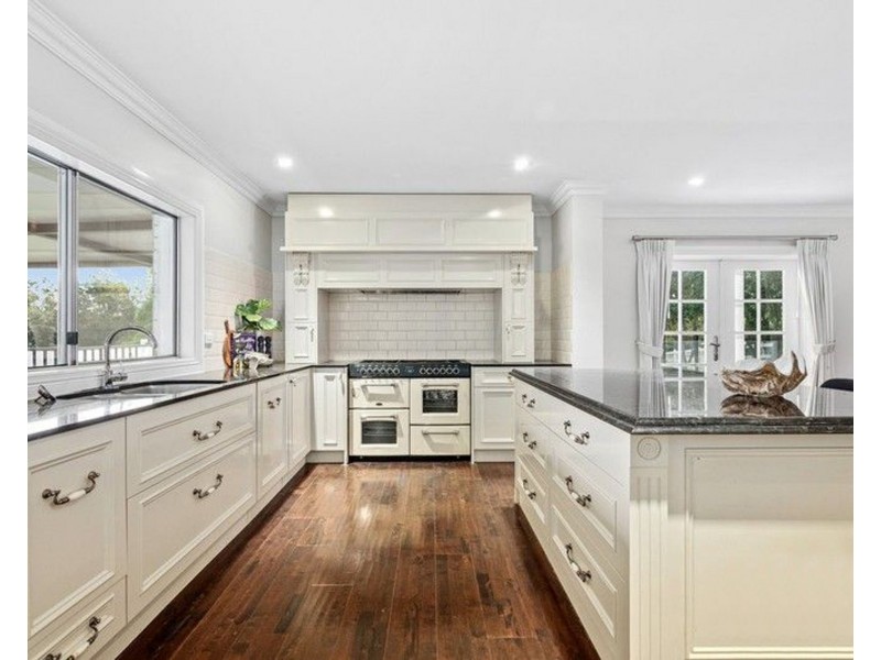 42 Scenic Road, Kenmore QLD 4069