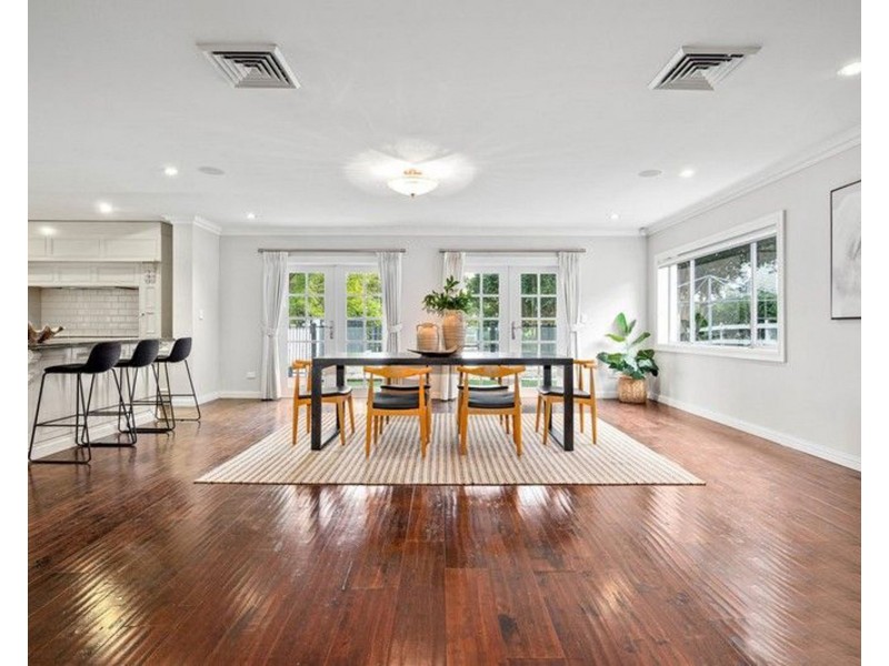 42 Scenic Road, Kenmore QLD 4069