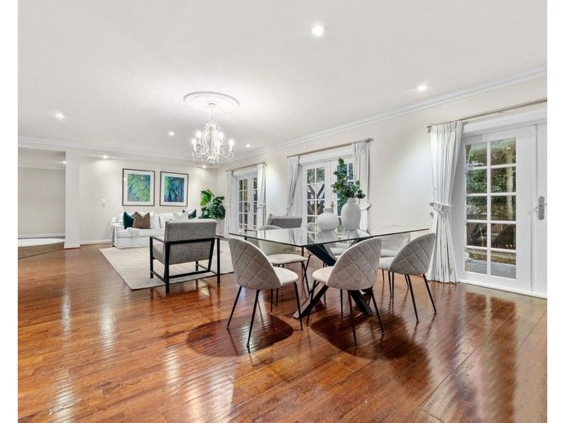 42 Scenic Road, Kenmore QLD 4069