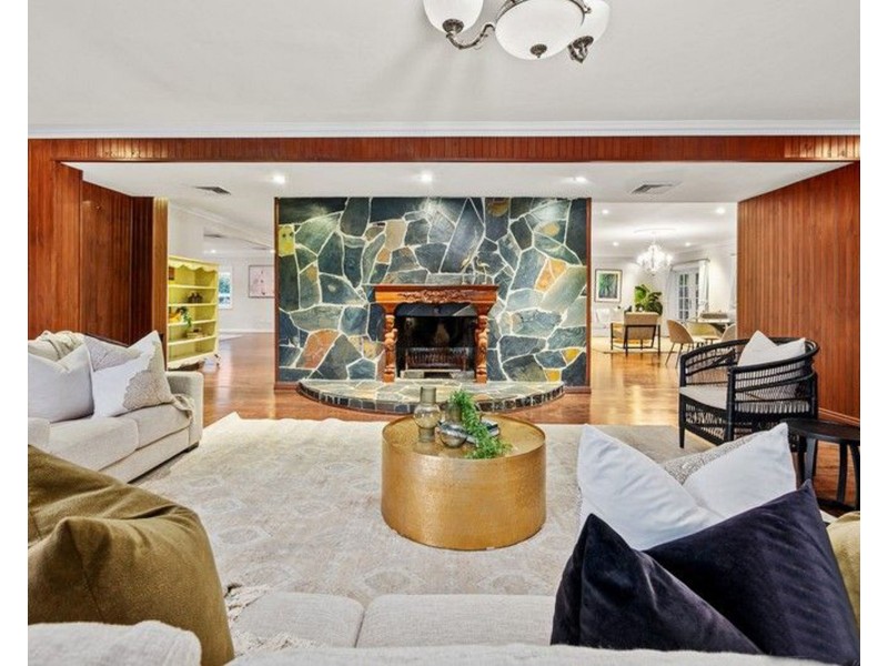 42 Scenic Road, Kenmore QLD 4069