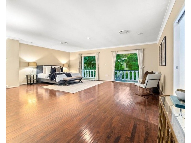 42 Scenic Road, Kenmore QLD 4069