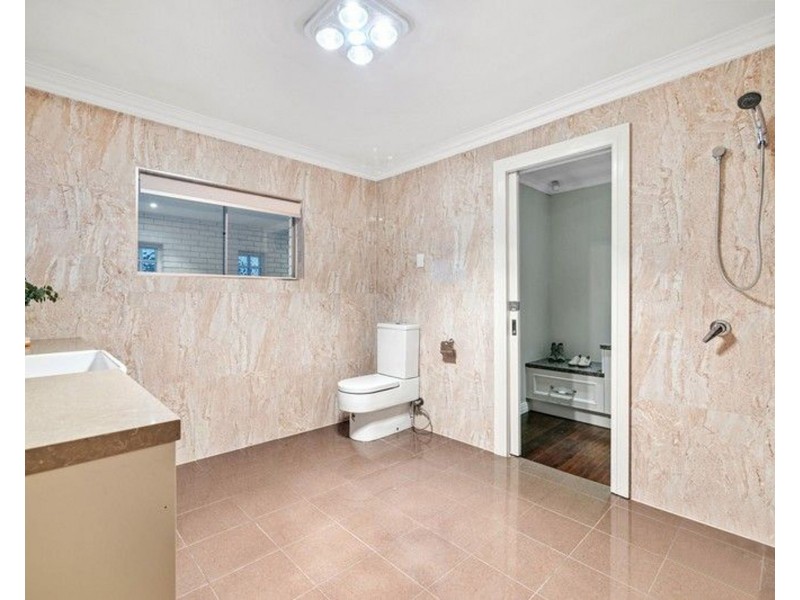 42 Scenic Road, Kenmore QLD 4069