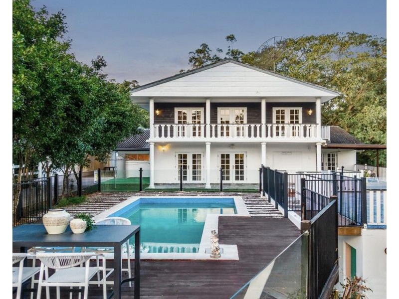 42 Scenic Road, Kenmore QLD 4069