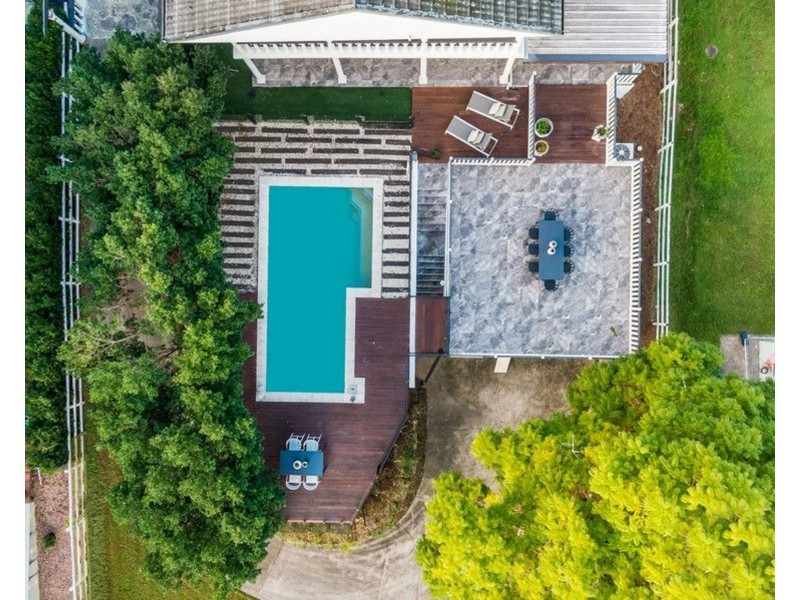 42 Scenic Road, Kenmore QLD 4069