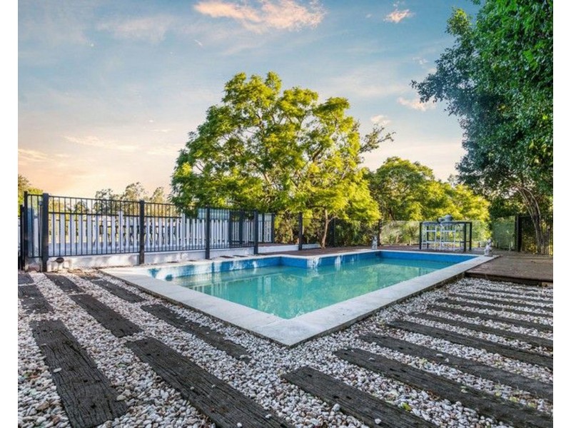 42 Scenic Road, Kenmore QLD 4069