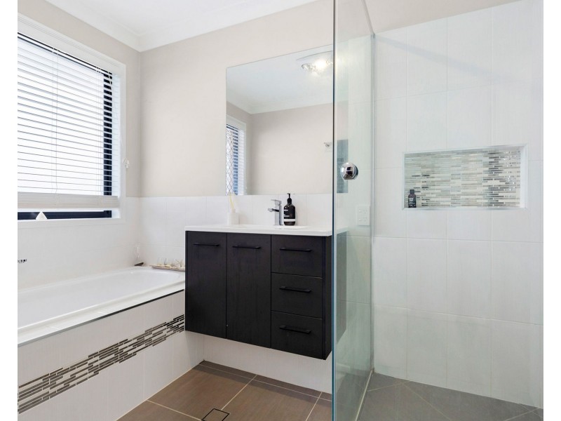 13 Glendale Crescent, Heathwood QLD 4110