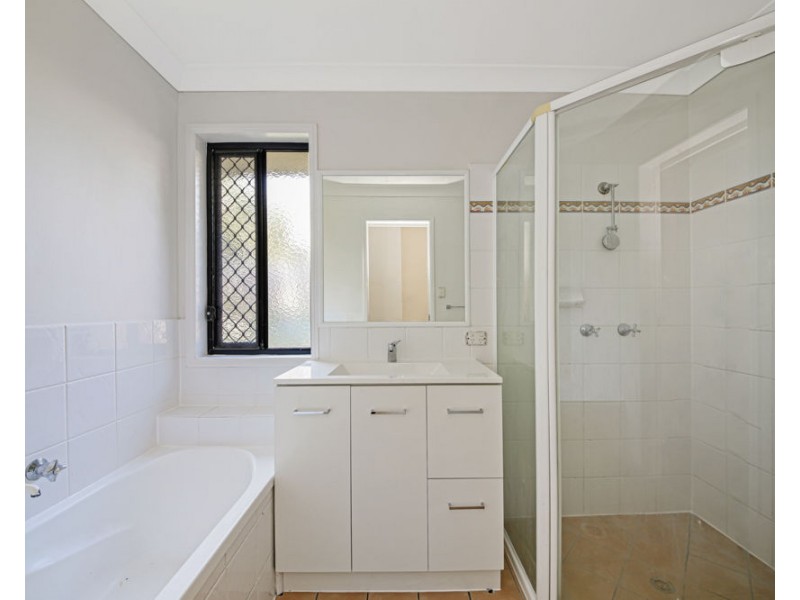 11 Samford Place, Forest Lake QLD 4078