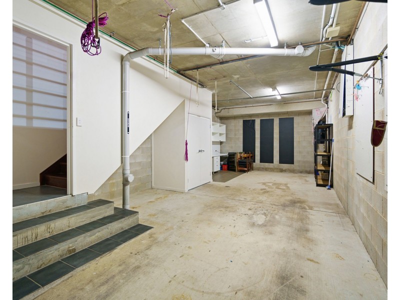 2/12 MAIDSTONE ST, Kelvin Grove QLD 4059