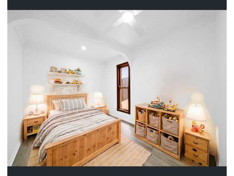 8 Devonhill Street, The Gap QLD 4061