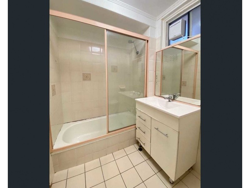 1/70 MITRE ST, St Lucia QLD 4067