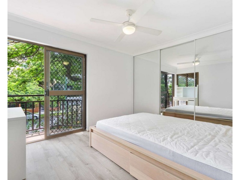 2/79 MACQUARIE ST, St Lucia QLD 4067