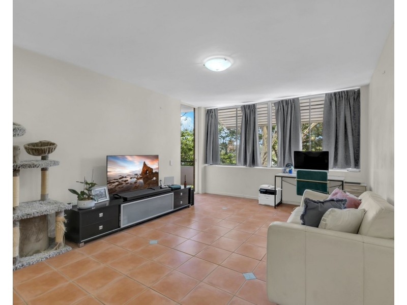 4/15 Sir Fred Schonell Drive, St Lucia QLD 4067