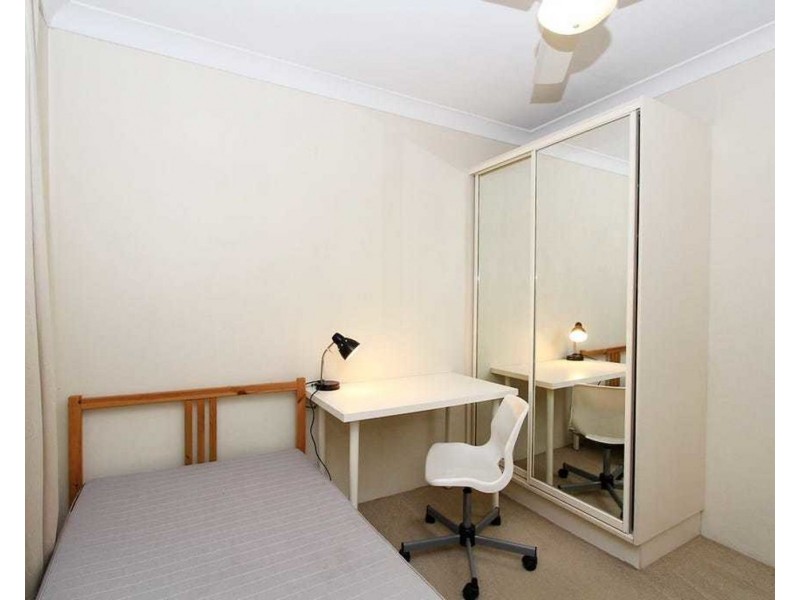 8/75 SIR FRED SCHONELL DR, St Lucia QLD 4067