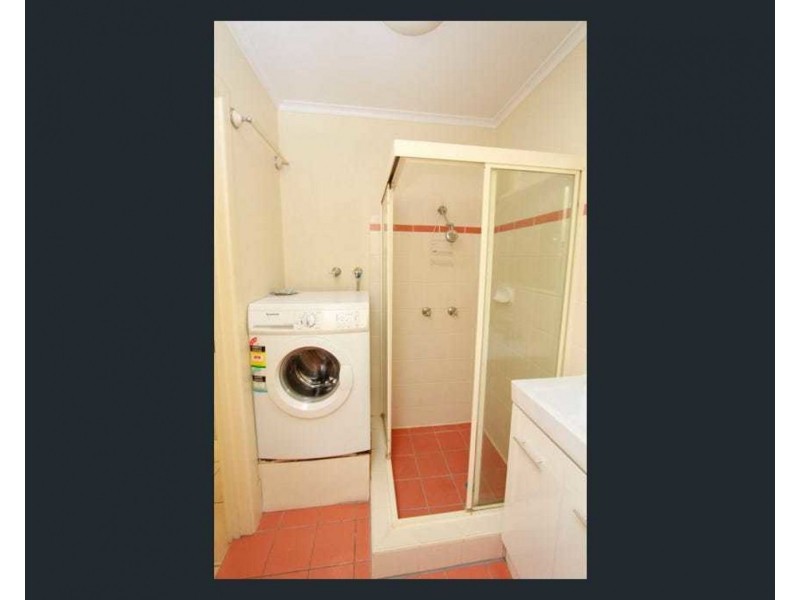 8/75 SIR FRED SCHONELL DR, St Lucia QLD 4067
