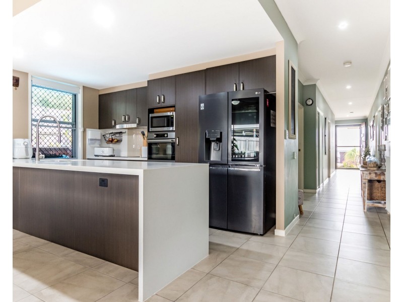 3 Carnarvon Parade, New Auckland QLD 4680