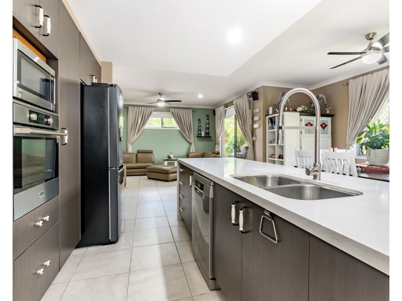 3 Carnarvon Parade, New Auckland QLD 4680