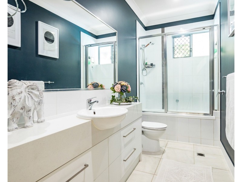 3 Carnarvon Parade, New Auckland QLD 4680