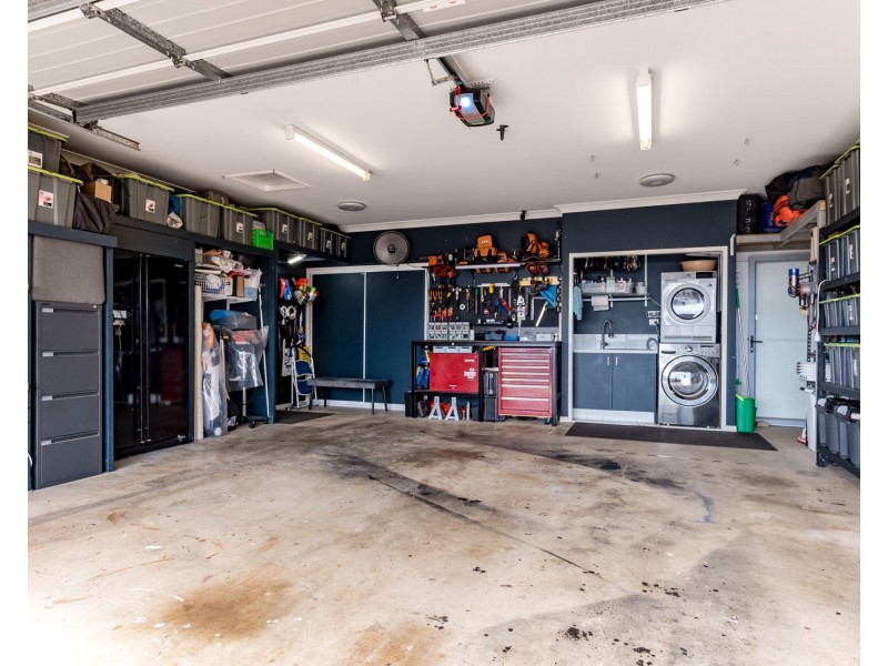 3 Carnarvon Parade, New Auckland QLD 4680