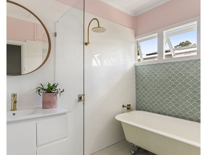 42 KENMORE ROAD, Kenmore QLD 4069