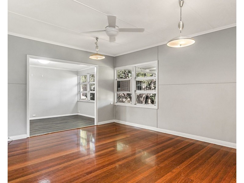 42 KENMORE ROAD, Kenmore QLD 4069