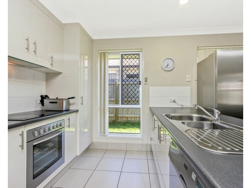 8 Lilly Pilly Street, Heathwood QLD 4110