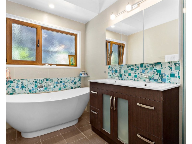 26 Greenford Street, Chapel Hill QLD 4069