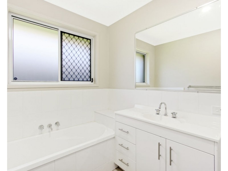 8 Lilly Pilly Street, Heathwood QLD 4110