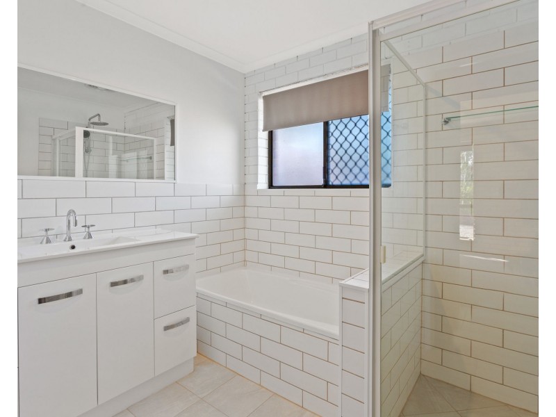 12 Enford Street, Hillcrest QLD 4118