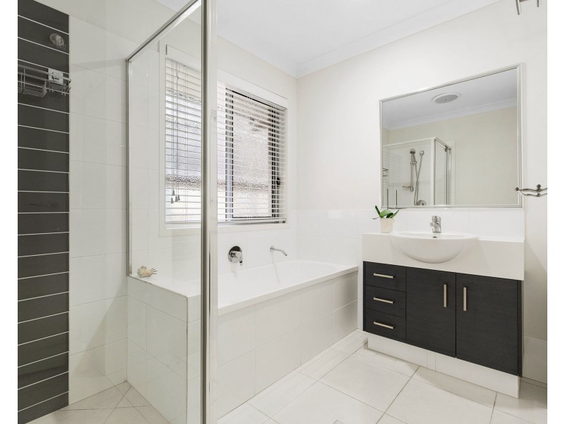 16 Hyssop Place, Springfield Lakes QLD 4300