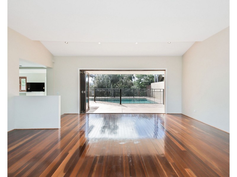 3 Monterey Court, Broadbeach Waters QLD 4218