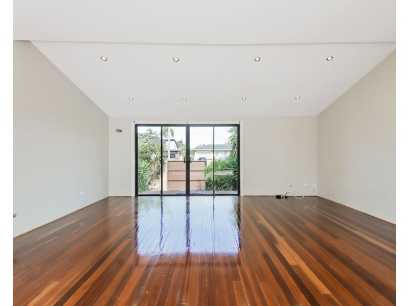 3 Monterey Court, Broadbeach Waters QLD 4218