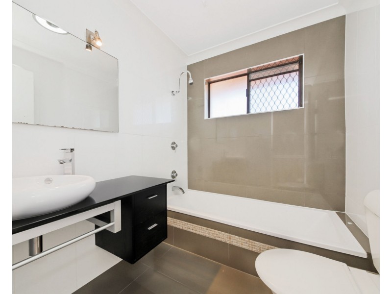 3 Monterey Court, Broadbeach Waters QLD 4218