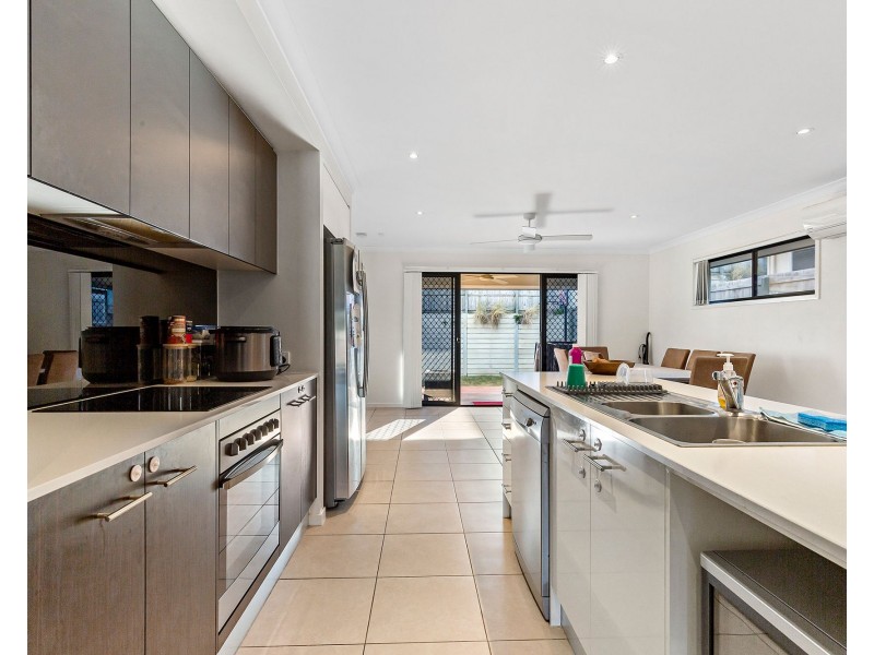 10 Madeira Street, Springfield Lakes QLD 4300