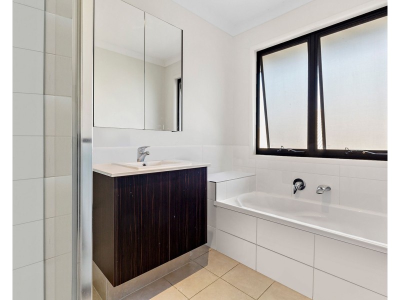 10 Madeira Street, Springfield Lakes QLD 4300
