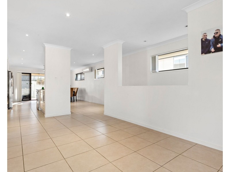 10 Madeira Street, Springfield Lakes QLD 4300