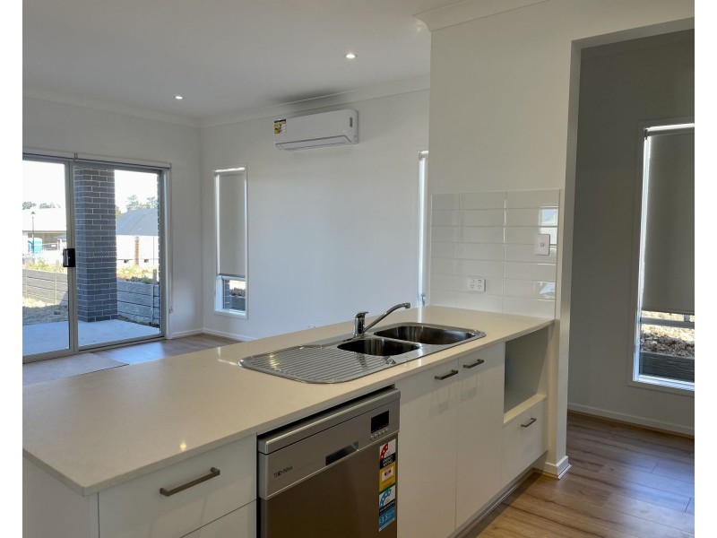 11 Bamboo Road, Greenbank QLD 4124