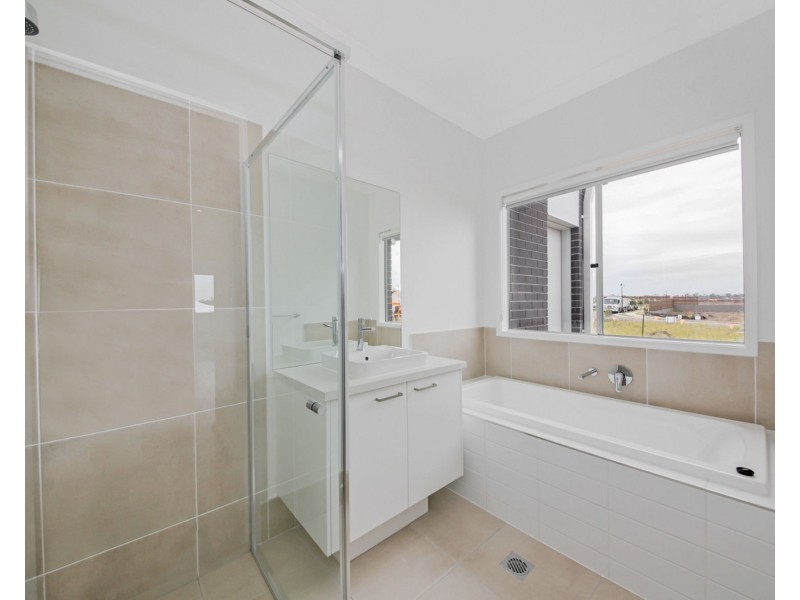 11 Bamboo Road, Greenbank QLD 4124