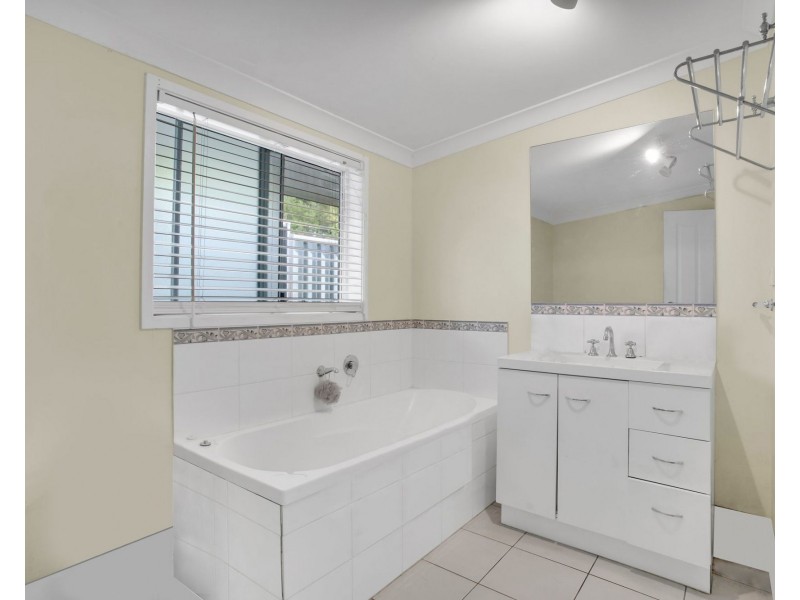 25 Bottomley Street, Brassall QLD 4305