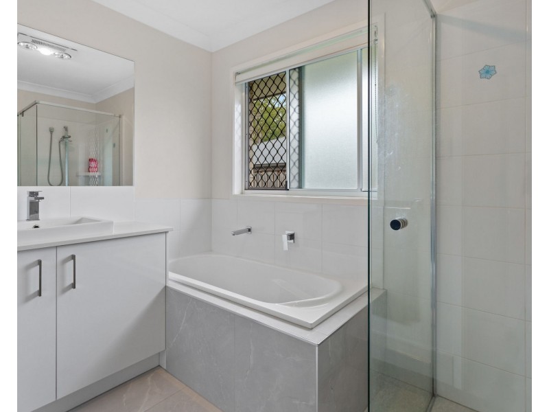 99 Brittains Rd, Augustine Heights QLD 4300