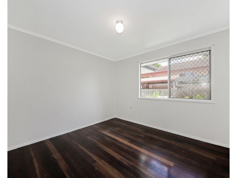 7 Sturt Street, Leichhardt QLD 4305