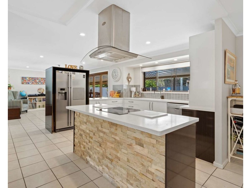 28 Ironbark Road, Chapel Hill QLD 4069