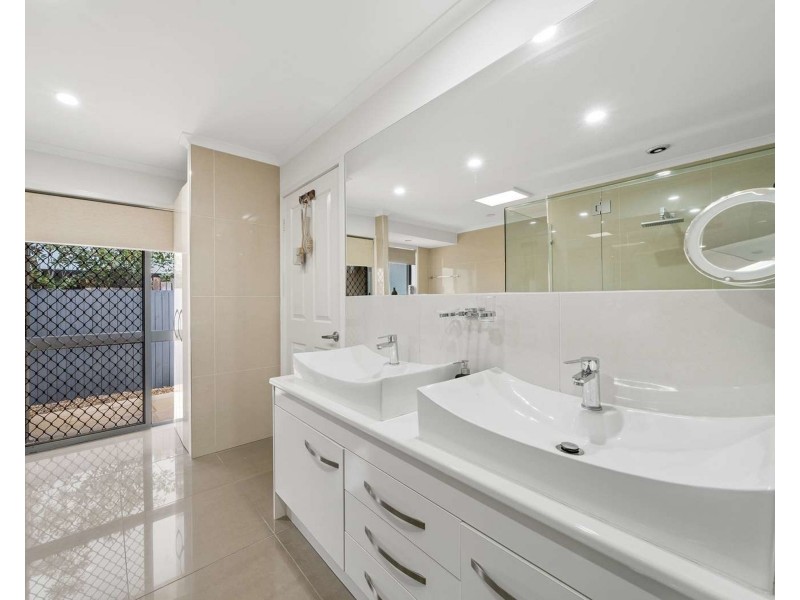 28 Ironbark Road, Chapel Hill QLD 4069