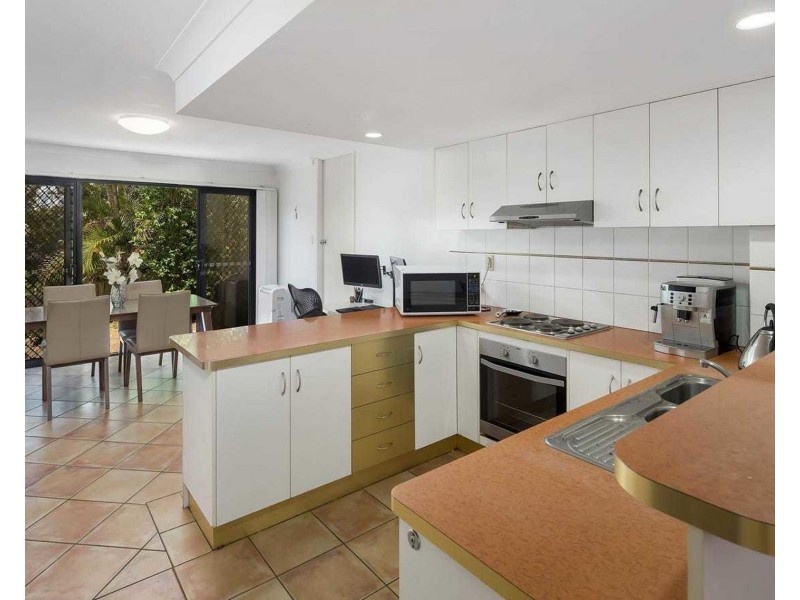2/30 MacDonell Street, Toowong QLD 4066