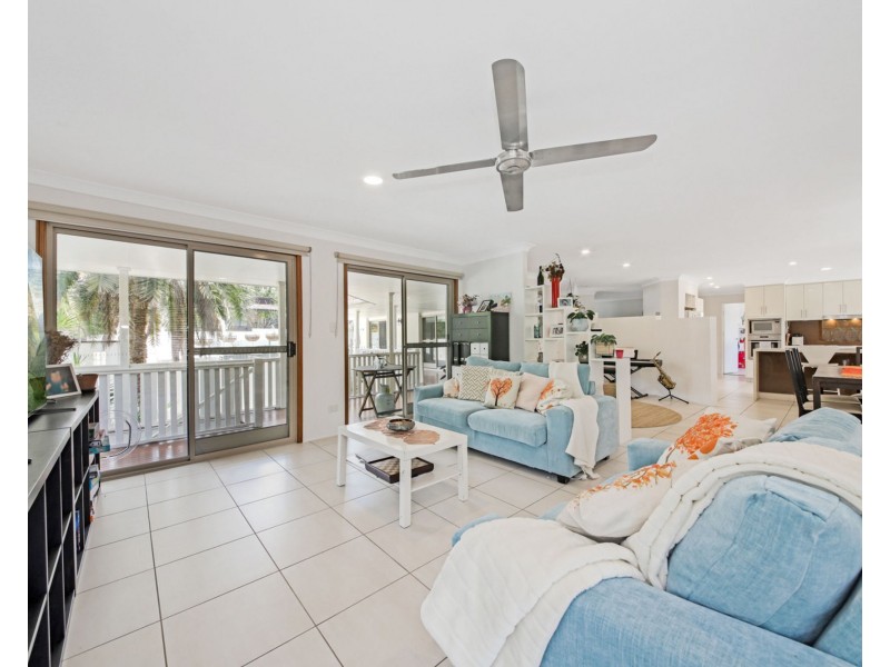 1 Oolyie Close, Chapel Hill QLD 4069