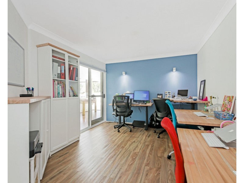 1 Oolyie Close, Chapel Hill QLD 4069